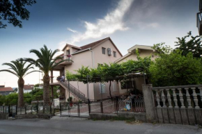 Отель Apartments Pavićević  Тиват